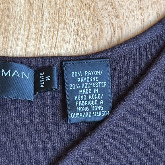 Vintage Dana Buchman petite M chocolate brown v-neck shell. Rayon/poly blend. - Picture 3 of 7